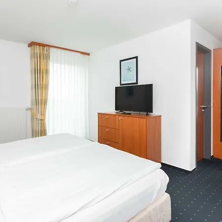 Hotel Haus Koebesine 10 *