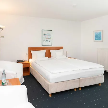Otel Haus Koebesine 10 *