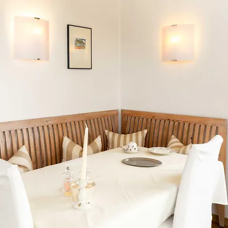 Haus Koebesine 10 *