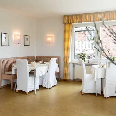 Hotel Haus Koebesine 10 *